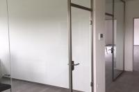 Glastrennwand in einem Bürogebäude 