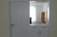 Garderobe in Kanadisch Ahorn furniert und lackiert (Niebelsbach)