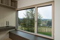 Holzfenster mit Seitenteil