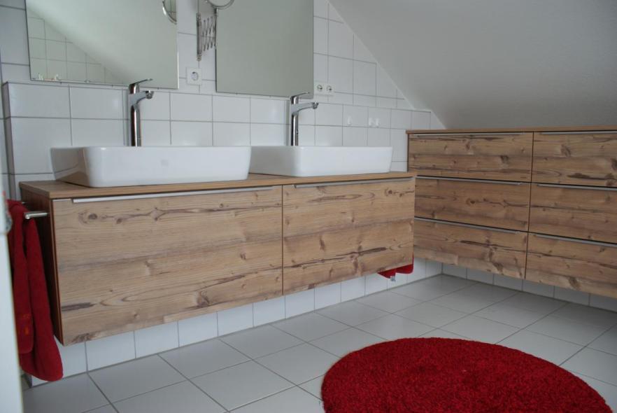 Badmöbel Remching-Wilferdingen