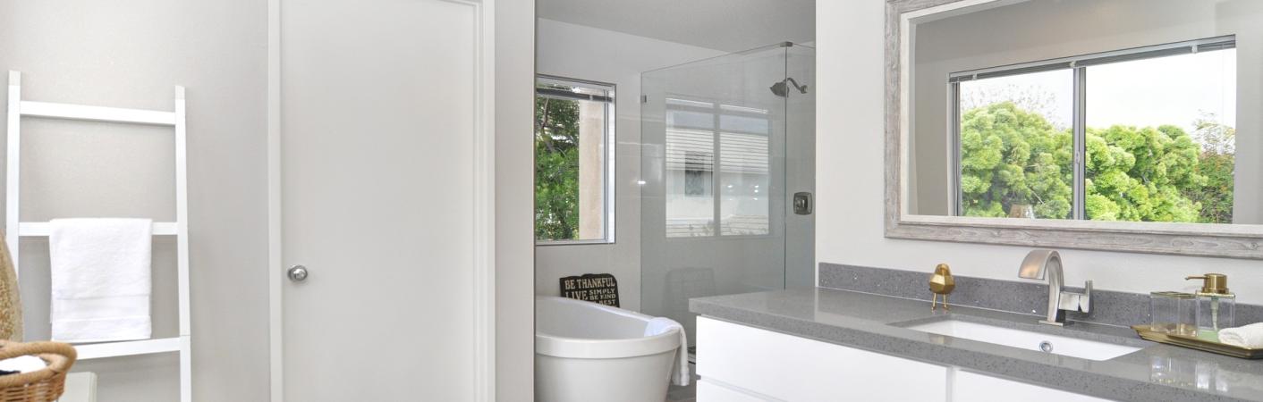 Header Badezimmer in weiß